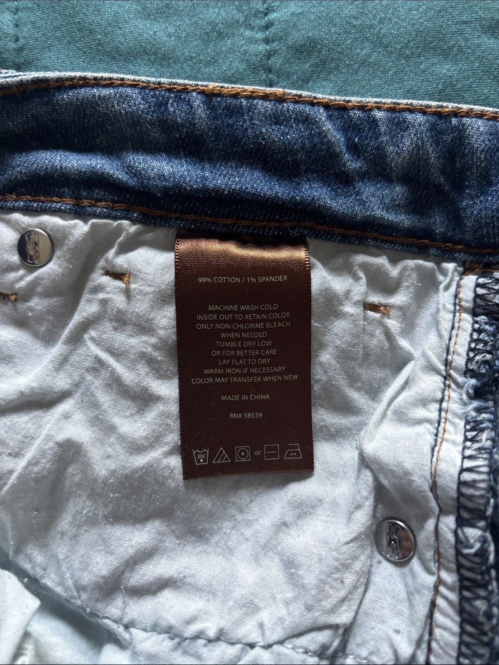 Kut from the Kloth Distressed Blue Denim Women’s Shorts 10 - Picture 6 of 7